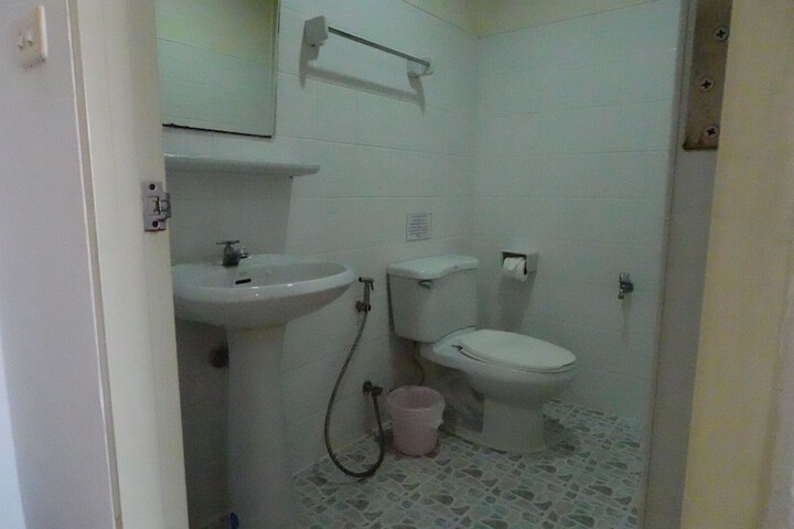 Room 64 of 78