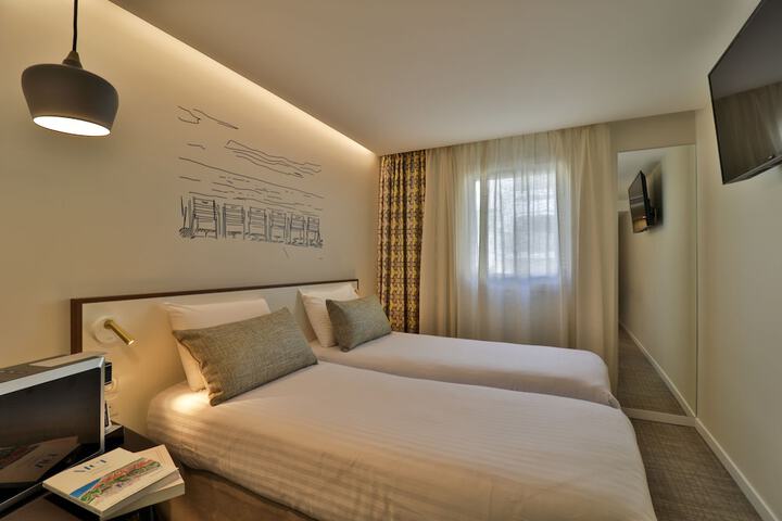 Room 13 of 80
