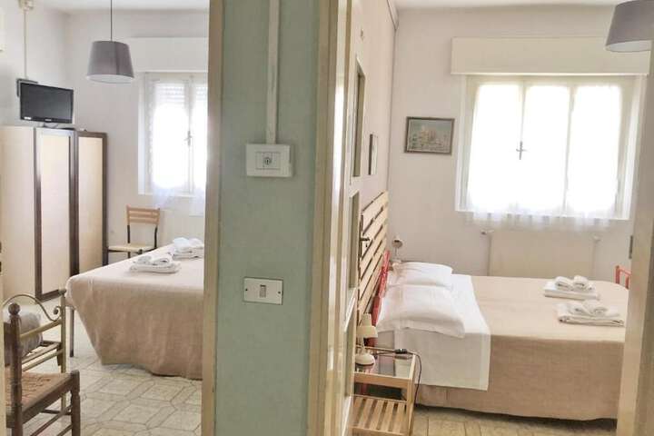 Room 16 of 106
