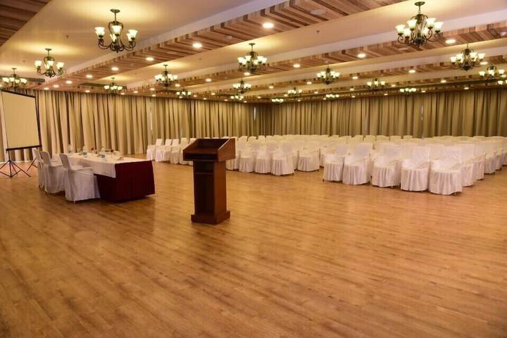 Ballroom/Hall 22 of 32