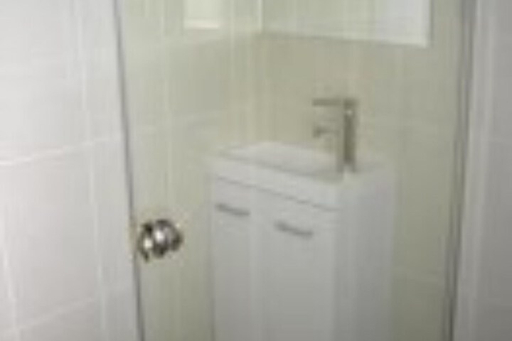 Room 18 of 28