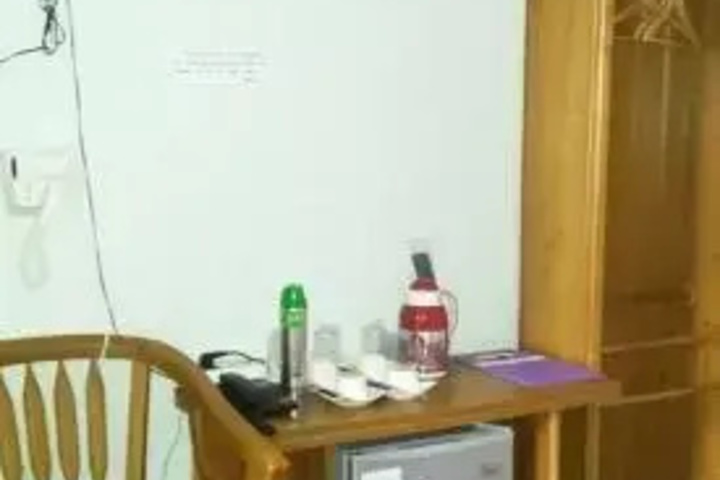 Room 5 of 12