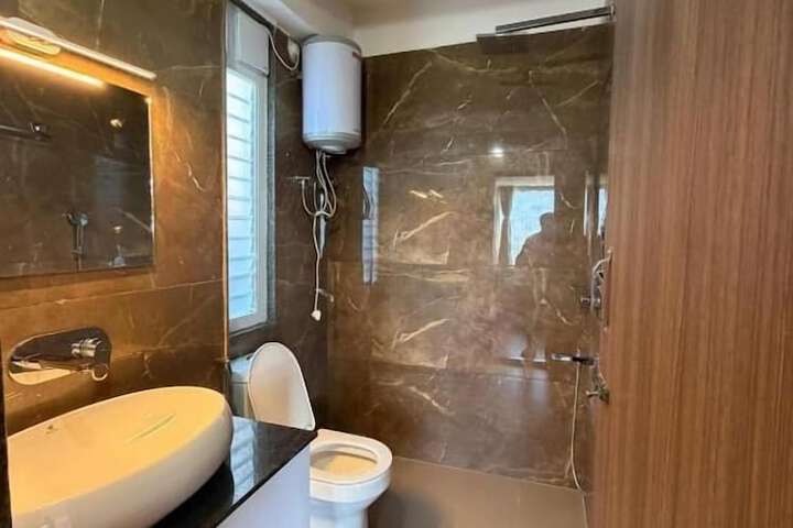 Room 27 of 32