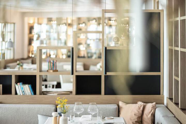 Dining 52 of 78