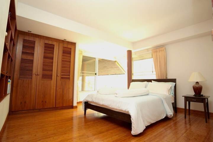 Room 4 of 75