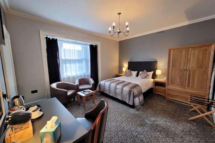 Room 7 of 77