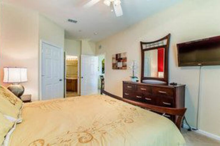 Room 4 of 11