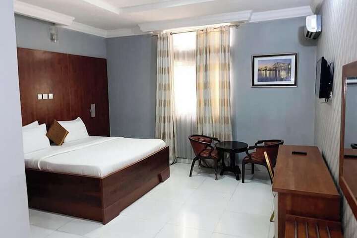 Room 7 of 32