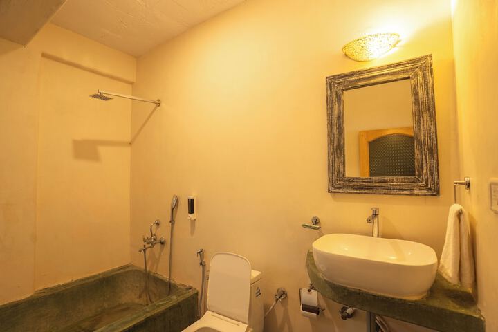 Room 10 of 33