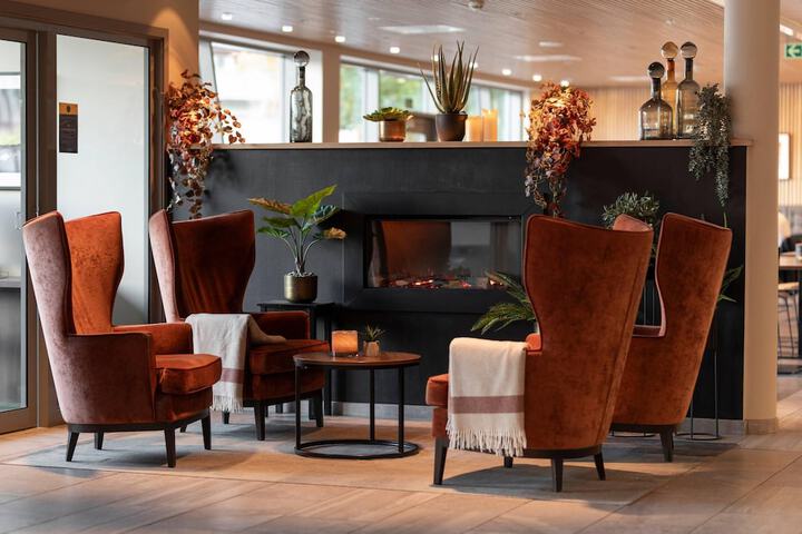 Hotel Lobby