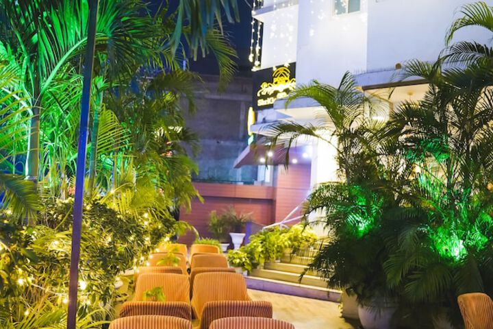 Hotel Exterior 106 of 120