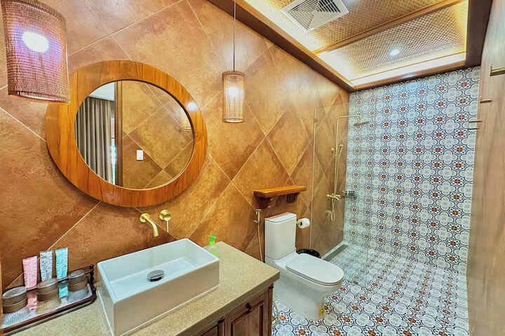 Room 23 of 48