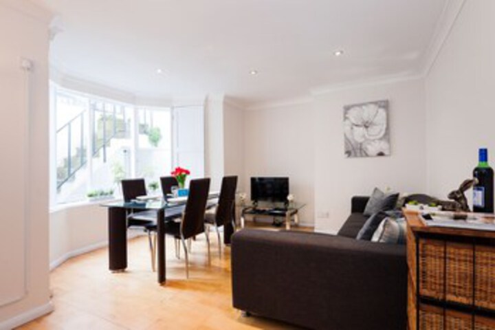 The Gloucester Terrace Nest - CB