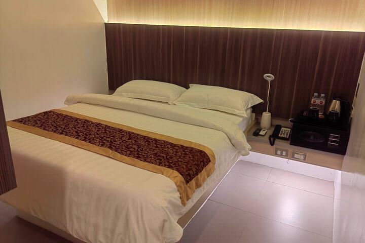 Room 10 of 29