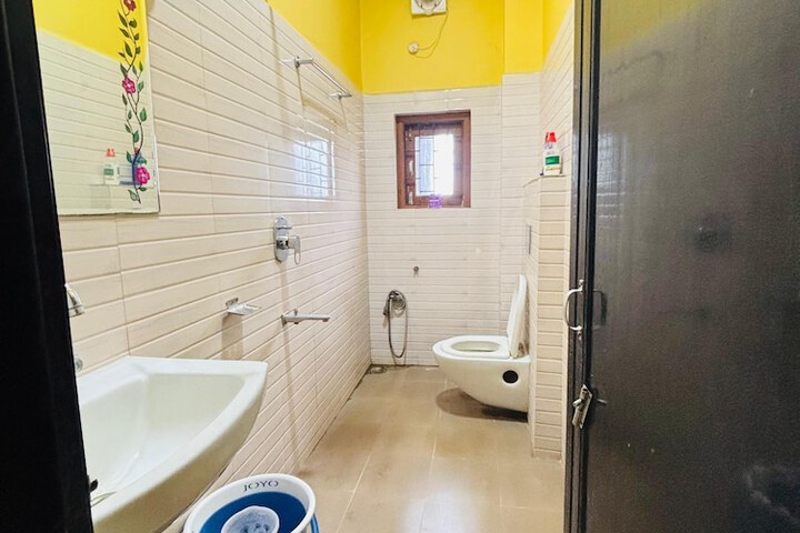 Room 15 of 16