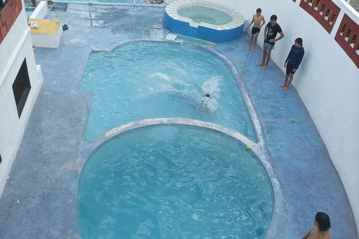 Pool 2 of 6