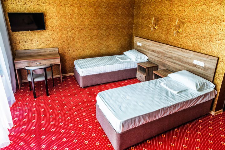 Room 4 of 72