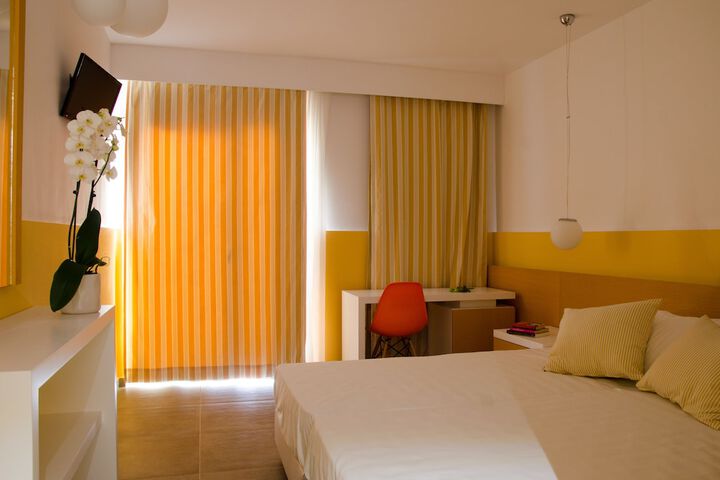 Room 5 of 73