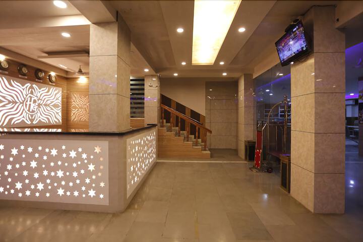 Ballroom/Hall 41 of 46