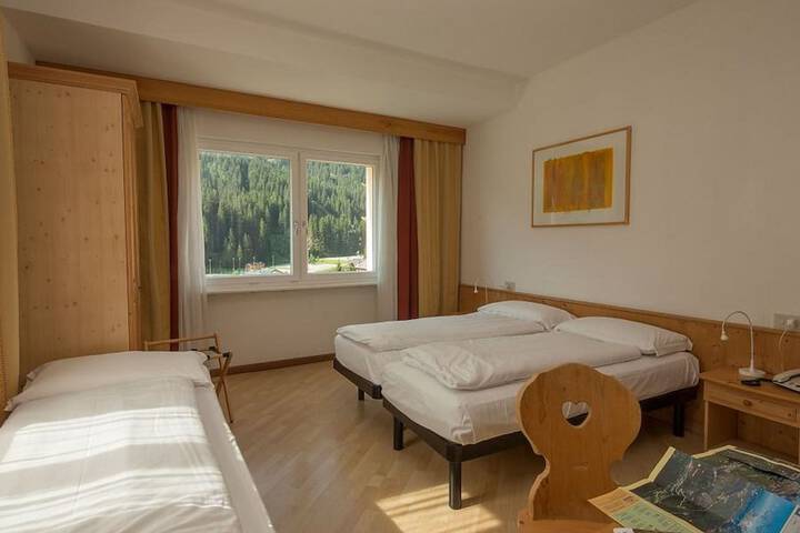 Room 14 of 28