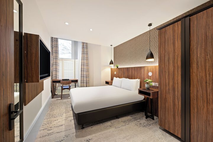 Room 15 of 34