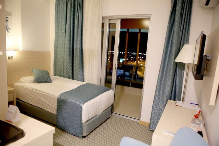 Room 10 of 34