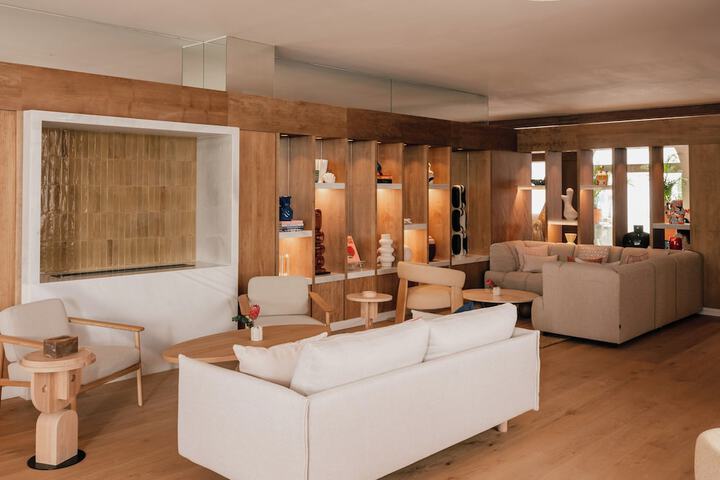 Guest Lobby