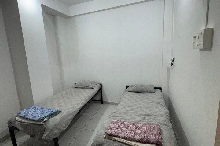 Room 5 of 8