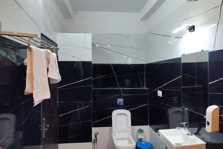 Room 16 of 22