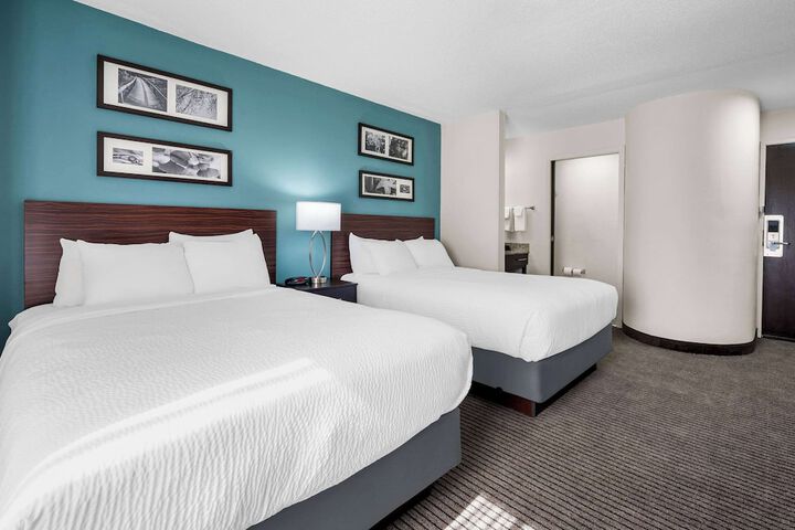 2 Double Beds (1 of 7)