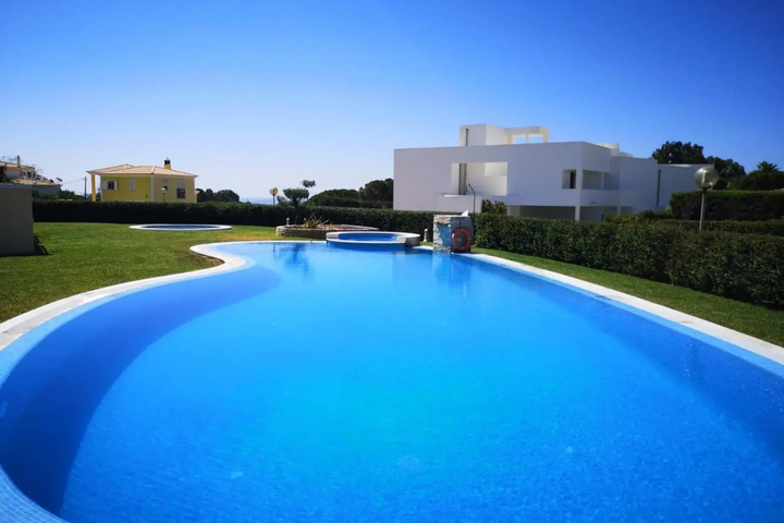 Pool 10 of 17