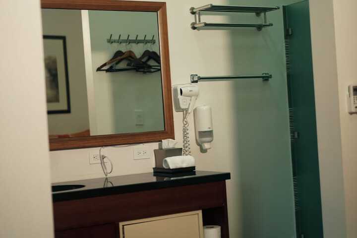 Room 25 of 98