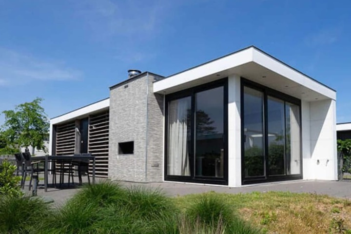 Chalet on the Water at the Beautiful Veluwemeer in Nunspeet
