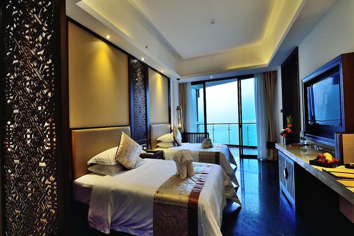 Room 6 of 74