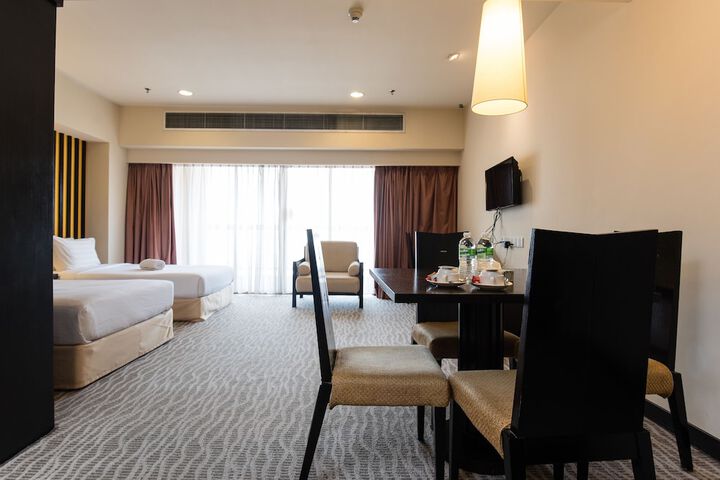 Room 21 of 77