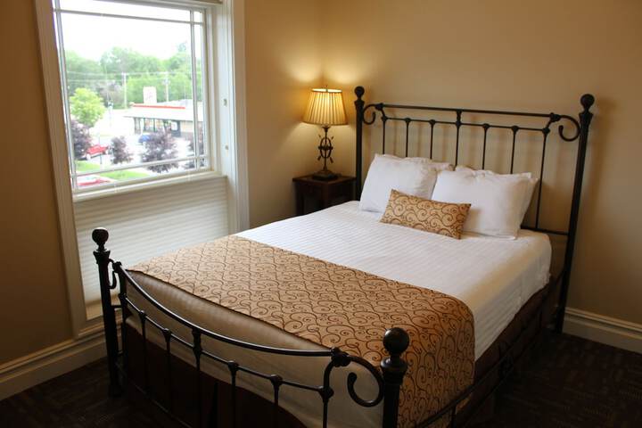 2 Queen Beds River View (1 of 31)