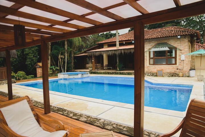 Pool 140 of 146