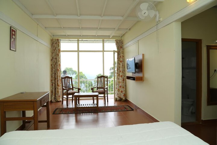 Room 6 of 37