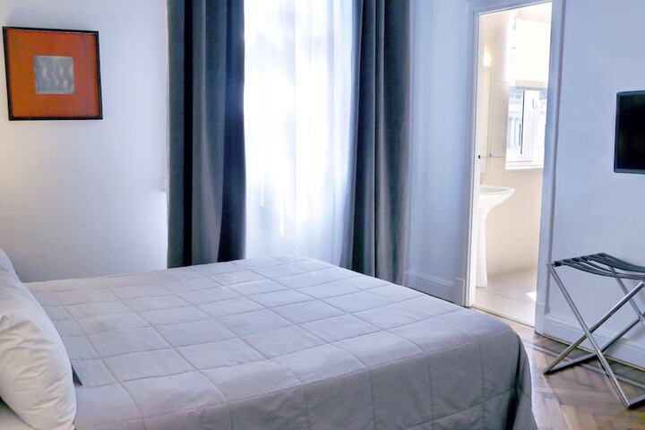 Room 12 of 25