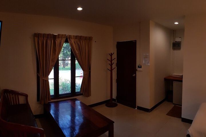 Room 10 of 33