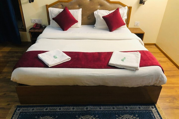 Room 9 of 36