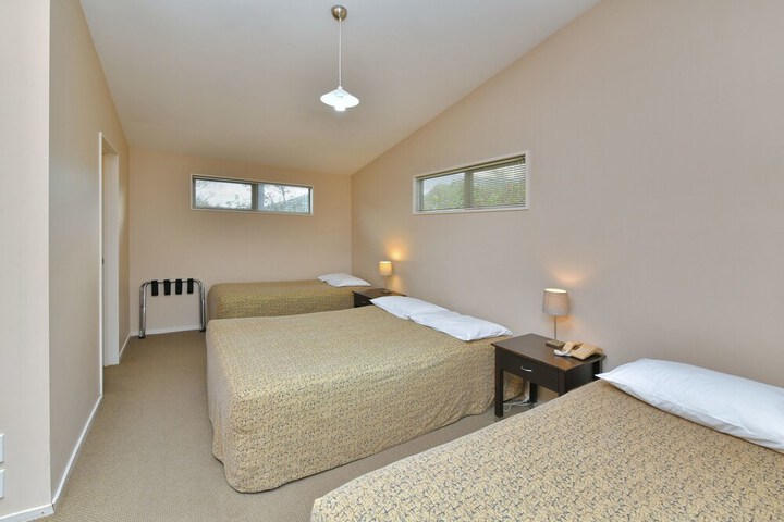 Room 16 of 64
