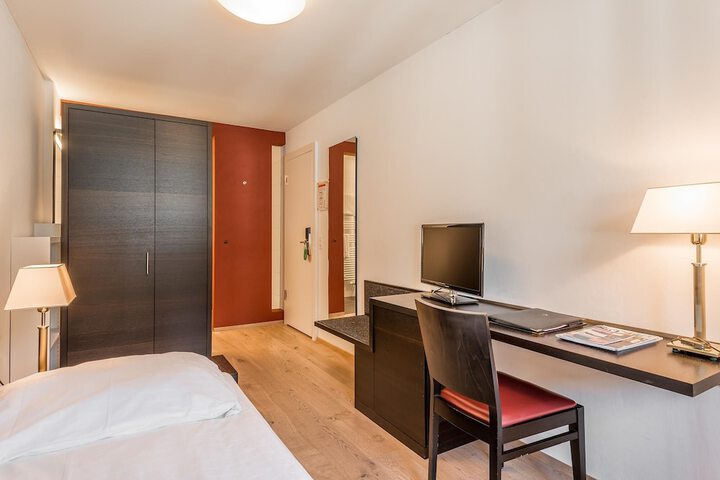 Room 38 of 110