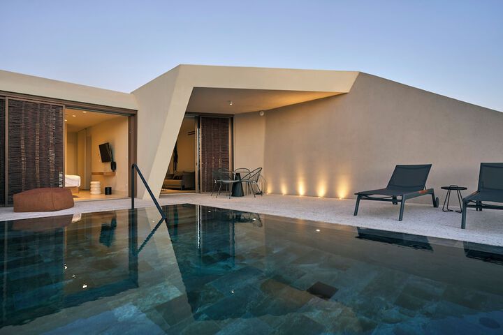 Pool 102 of 251