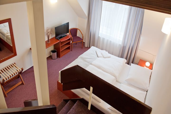 Room 28 of 113
