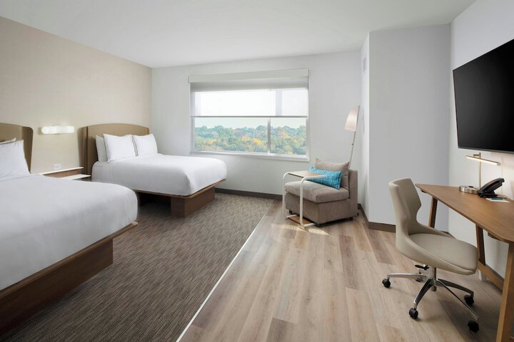 Room 42 of 100