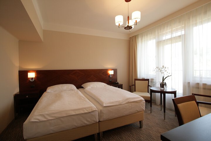 Room 5 of 27