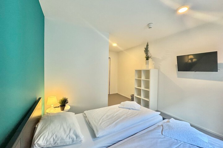Room 10 of 72