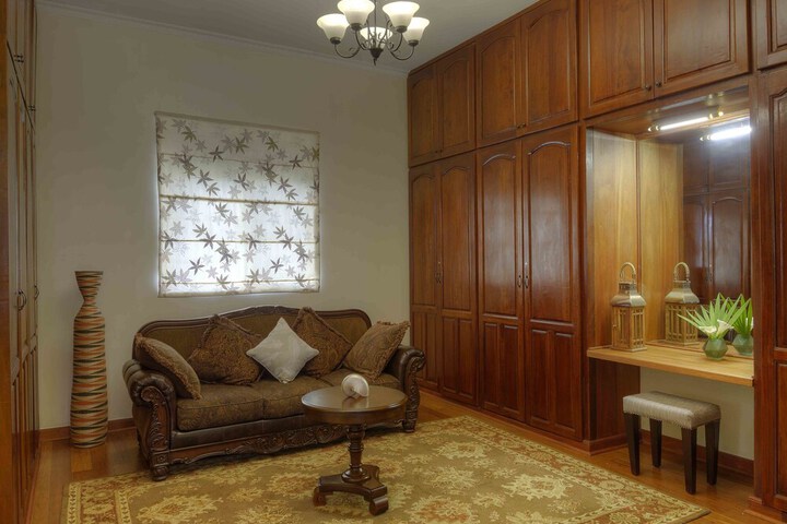 Room 14 of 37