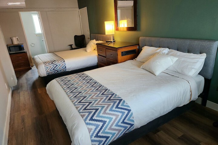Room 11 of 43